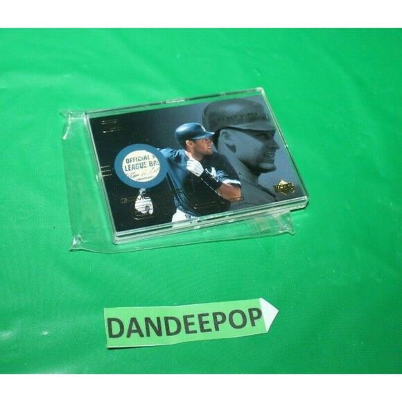 Upper Deck Derek Jeter #2 Game Used Ball Piece Card In Case Gold Rpl B-Dj 2000 - Picture 2 of 9